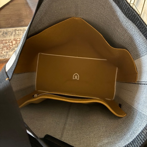 Rothy’s The Bucket Bag - Picture 4 of 4